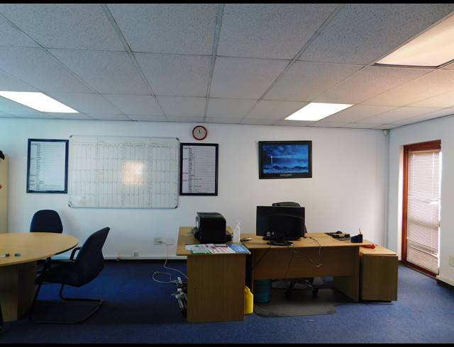 240M² OFFICE FOR SALE IN WELTEVREDEN PARK